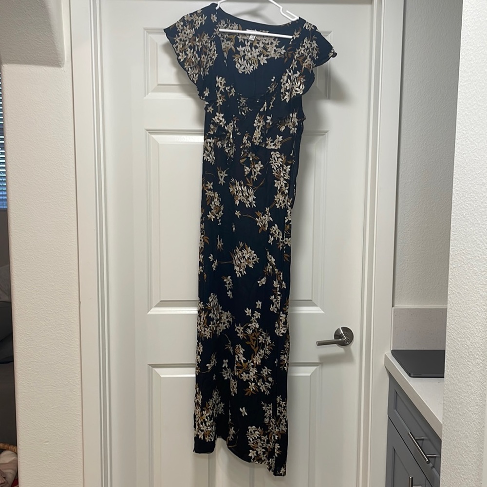 Amuse society maxi floral dress size medium lightly worn in great condition!